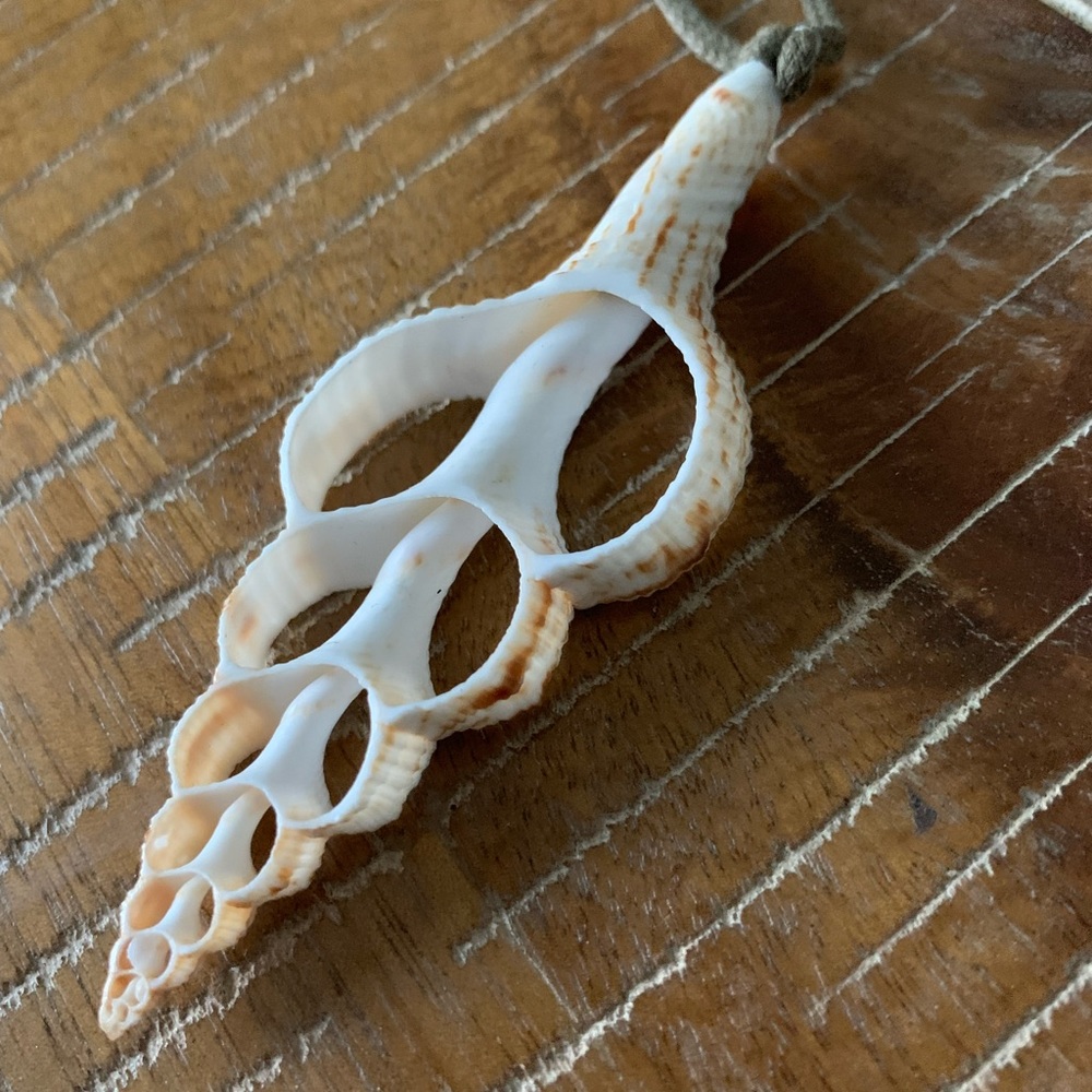 Shell Statement Necklace - image 3